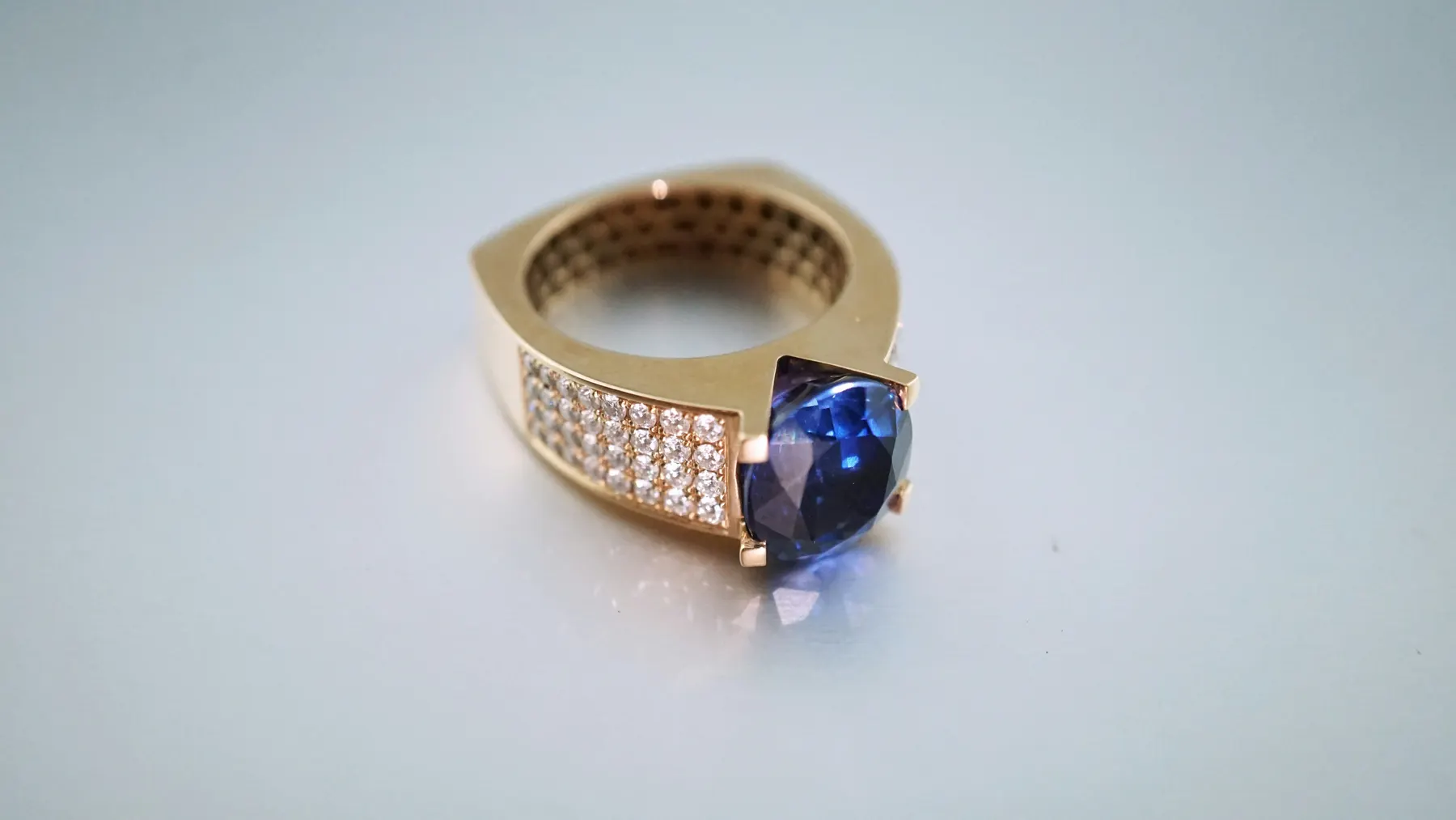 Collector gemstone